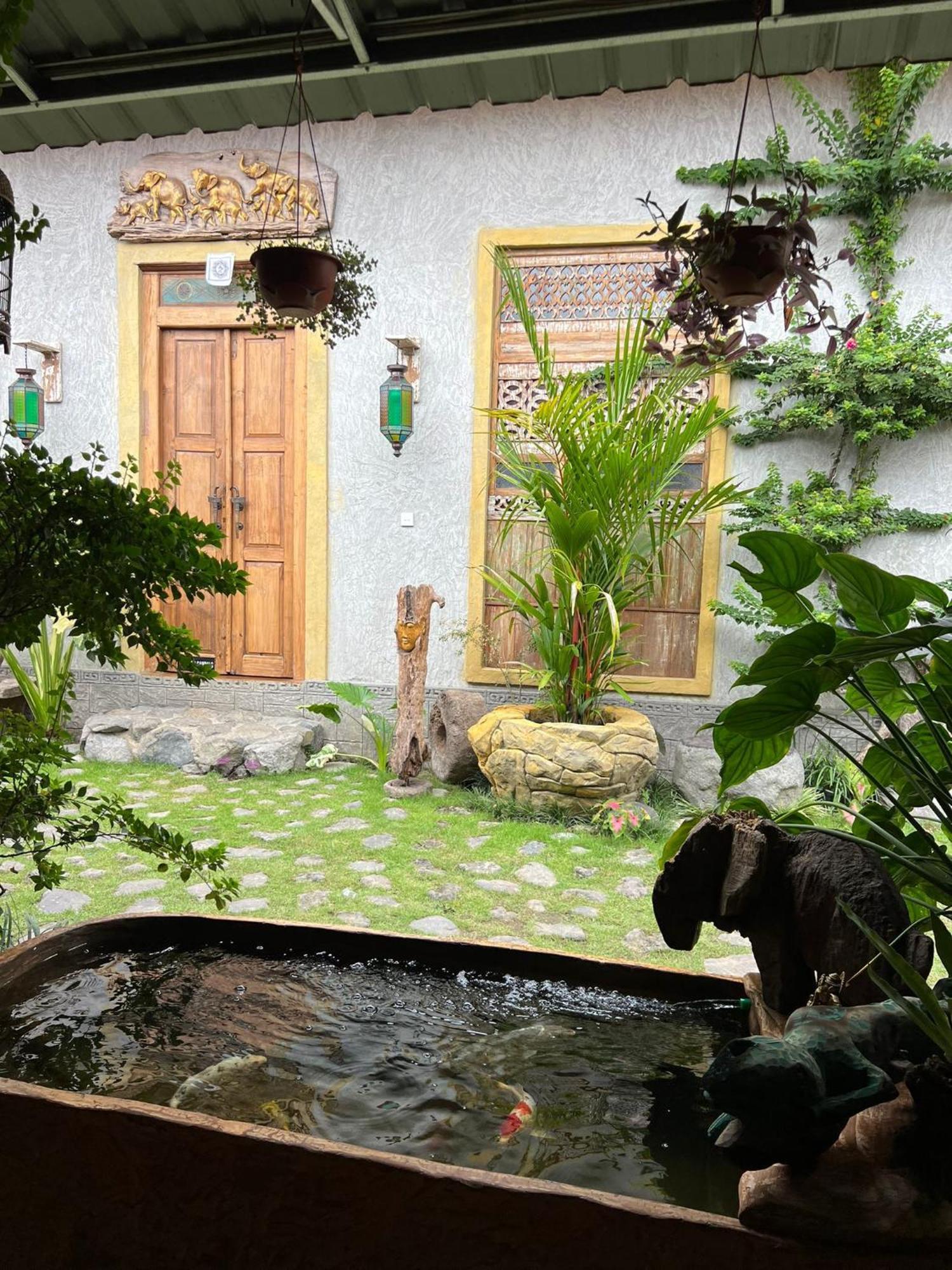 Vin Vin Hostel Убуд Екстериор снимка